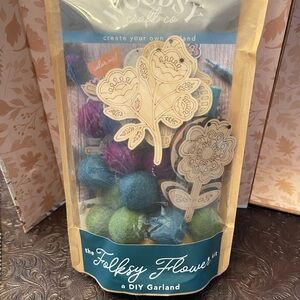 Folksy Flower DIY Garland Kit